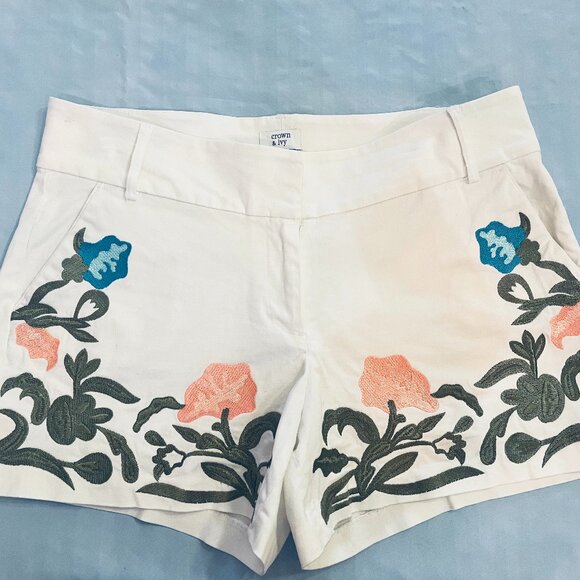 Crown & Ivy White Floral Embroidered Shorts- Women's Size 8 - Picture 2 of 9